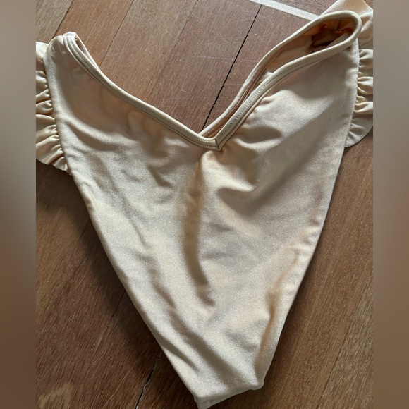 New* gold bikini - Picture 4 of 5